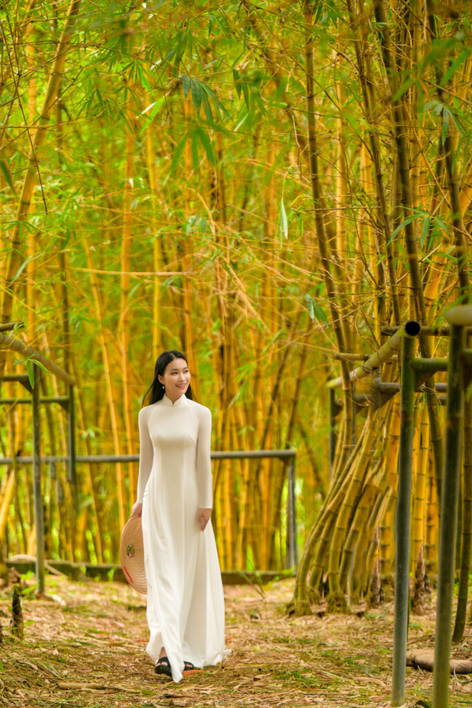 Đền Hùng và áo dài là một nguồn lực quan trọng để phát triển du lịch Việt Nam.